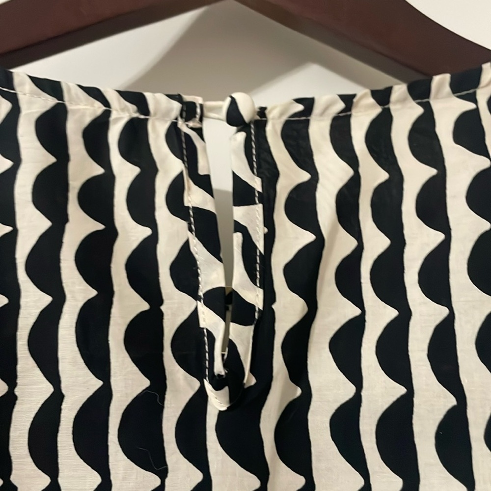 NWOT Pinch Monochrome Patterned Puff Sleeve Blouse Size L - Picture 10 of 10